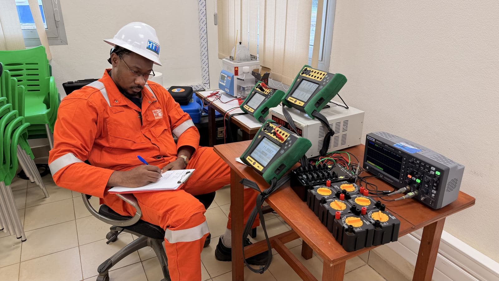 Decade box and oscilloscope, electrical testing