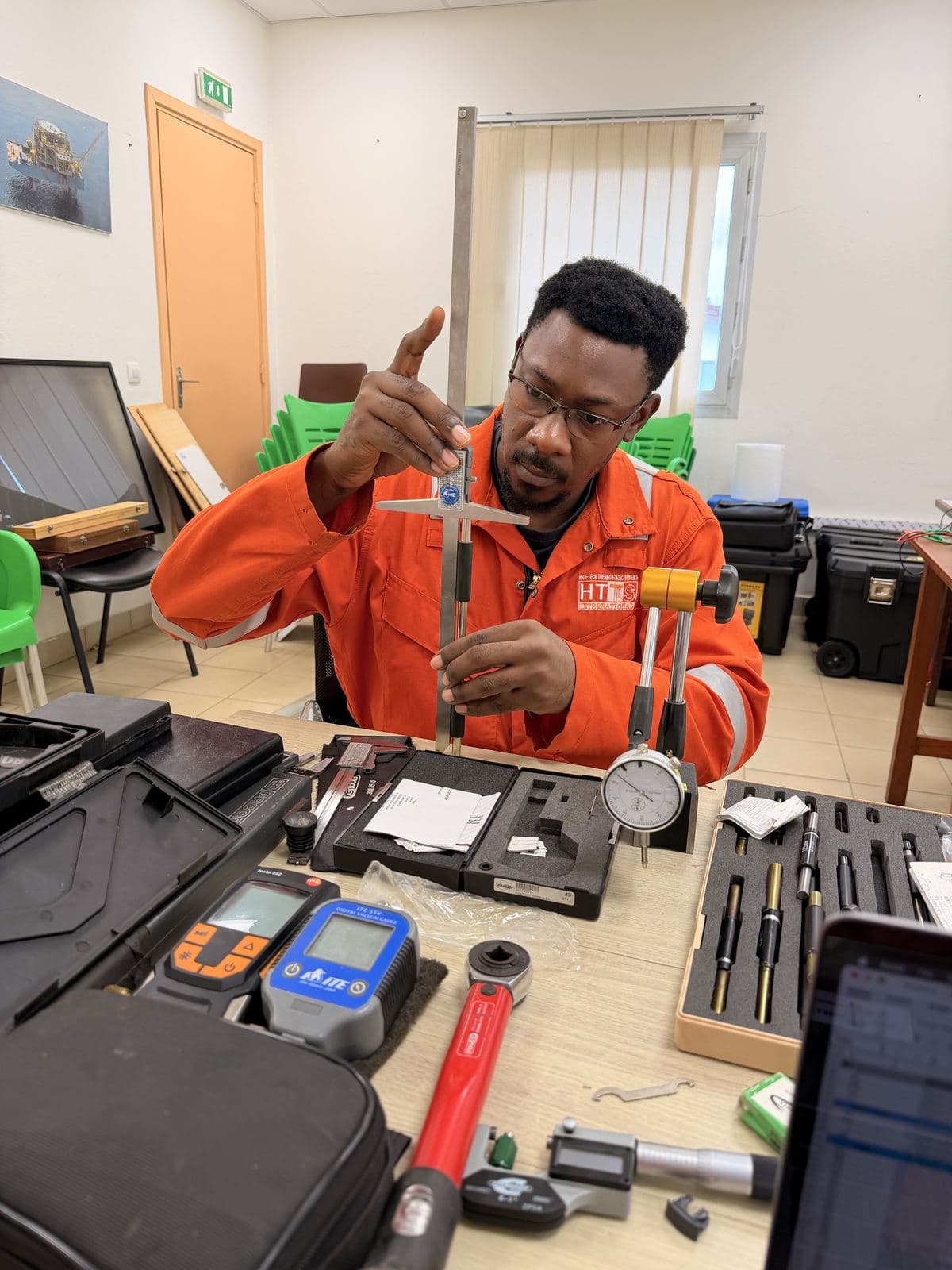 Measuring with a depth caliper